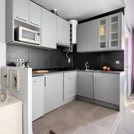 Modern And Bright- 1Bd 1 Bth Furnished- Sol In Downtown Area Apartment Madrid Exterior photo
