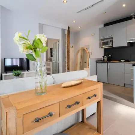 Modern And Bright- 1Bd 1 Bth Furnished- Sol In Downtown Area Apartment Madrid Exterior photo