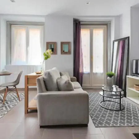 Modern And Bright- 1Bd 1 Bth Furnished- Sol In Downtown Area Apartment Madrid Exterior photo