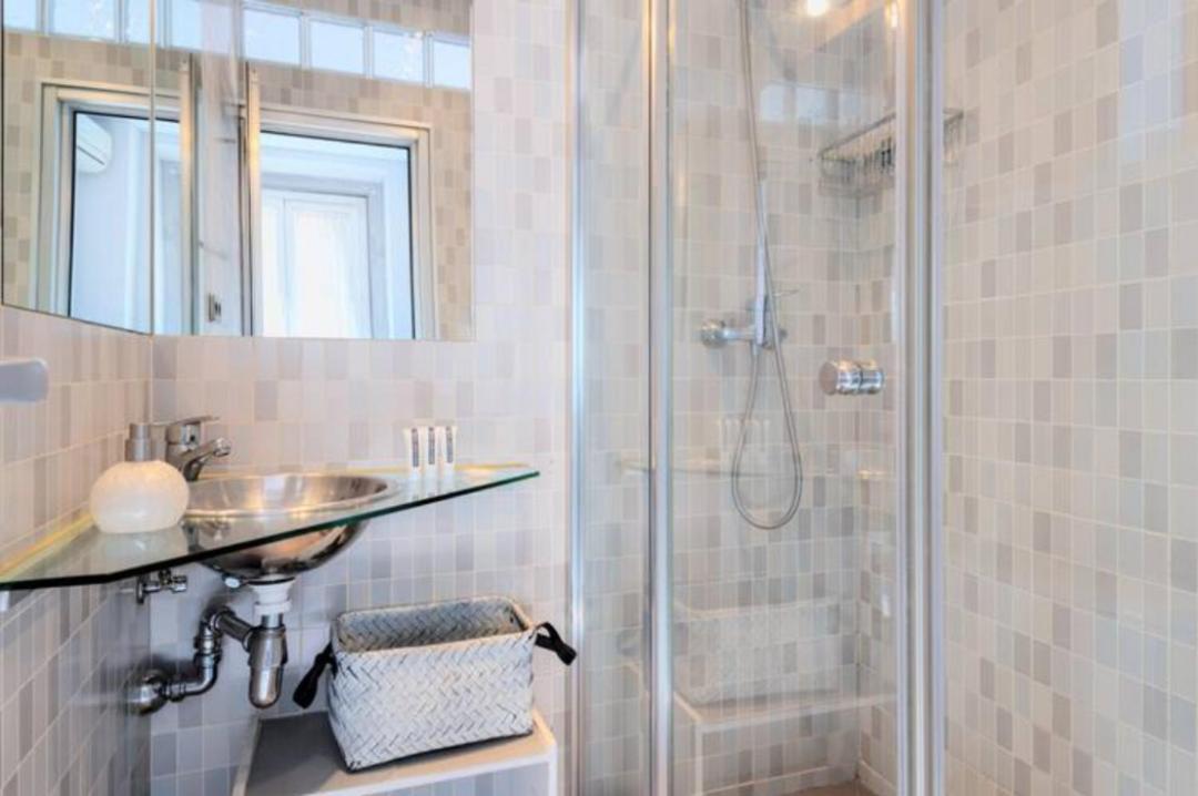 Modern And Bright- 1bd 1 Bth Furnished- Sol In Downtown Area Appartement