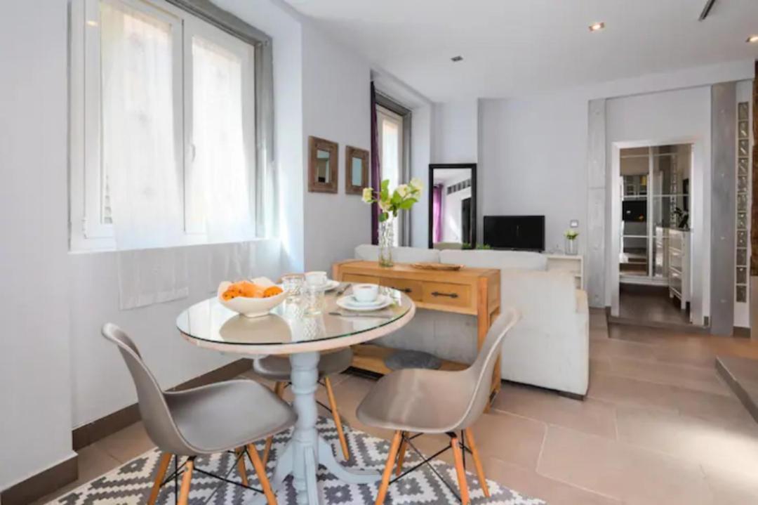 Modern And Bright- 1bd 1 Bth Furnished- Sol In Downtown Area Appartement *