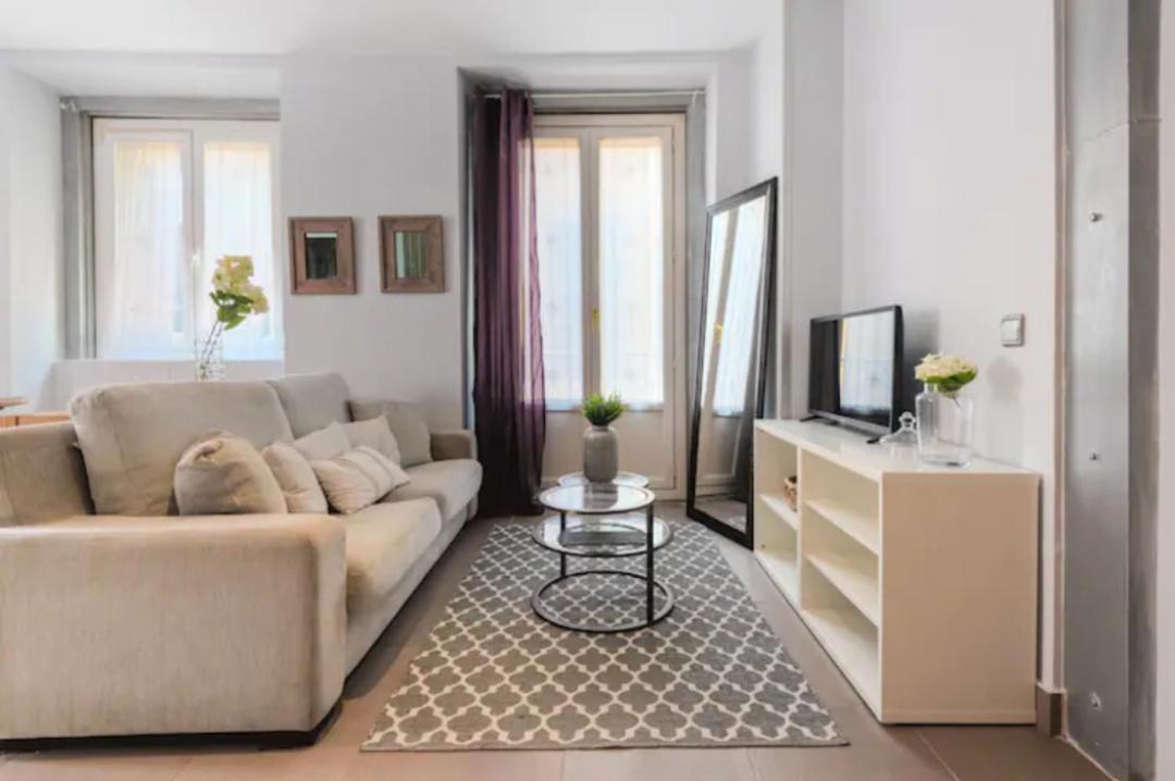 Appartement Modern And Bright- 1bd 1 Bth Furnished- Sol In Downtown Area *